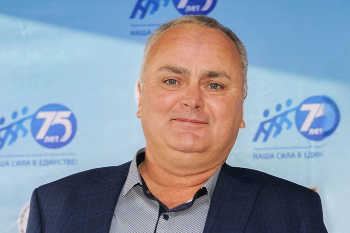 «Я чувствовал огромную ответственность — в кузове спали люди». История водителя, который сел за руль в 8 лет