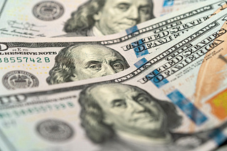 Мир отшатнулся от доллара. Что будет дальше и какого курса ждать белорусам