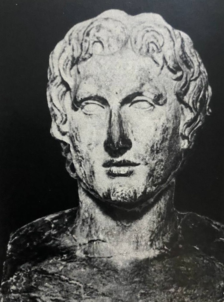 Александр Македонский. Римская мраморная копия статуи работы Лисиппа. Черты лица царя завоевателя мира переданы, вероятно, точно. ведь Лисипп был его придворным скульптором