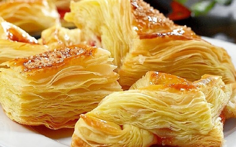 Домашнее слоёное тесто без дрожжей и яиц: быстрый способ получить хрустящую выпечку