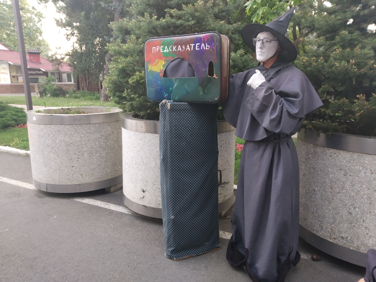 Фото автора публикации (Анапа, ул. Горького, лето 2023 г.)