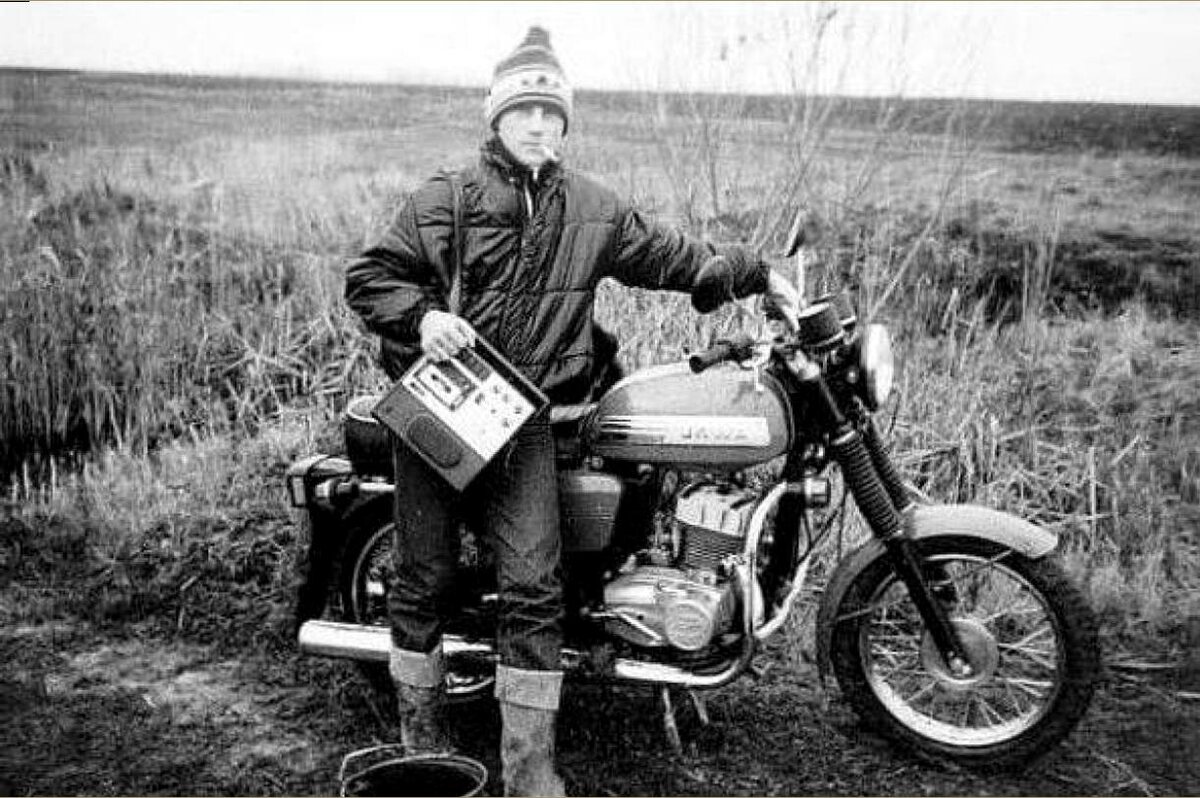 Ява-вишнёвка мотоцикл 