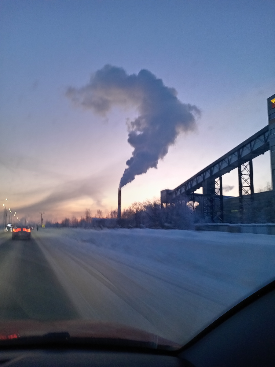 Виды Архангельска. Дым в виде вопросительного знака. 