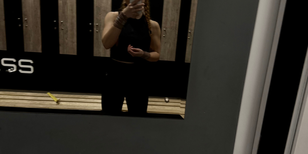 Почему девушкам тоже нужно тренировать плечи?