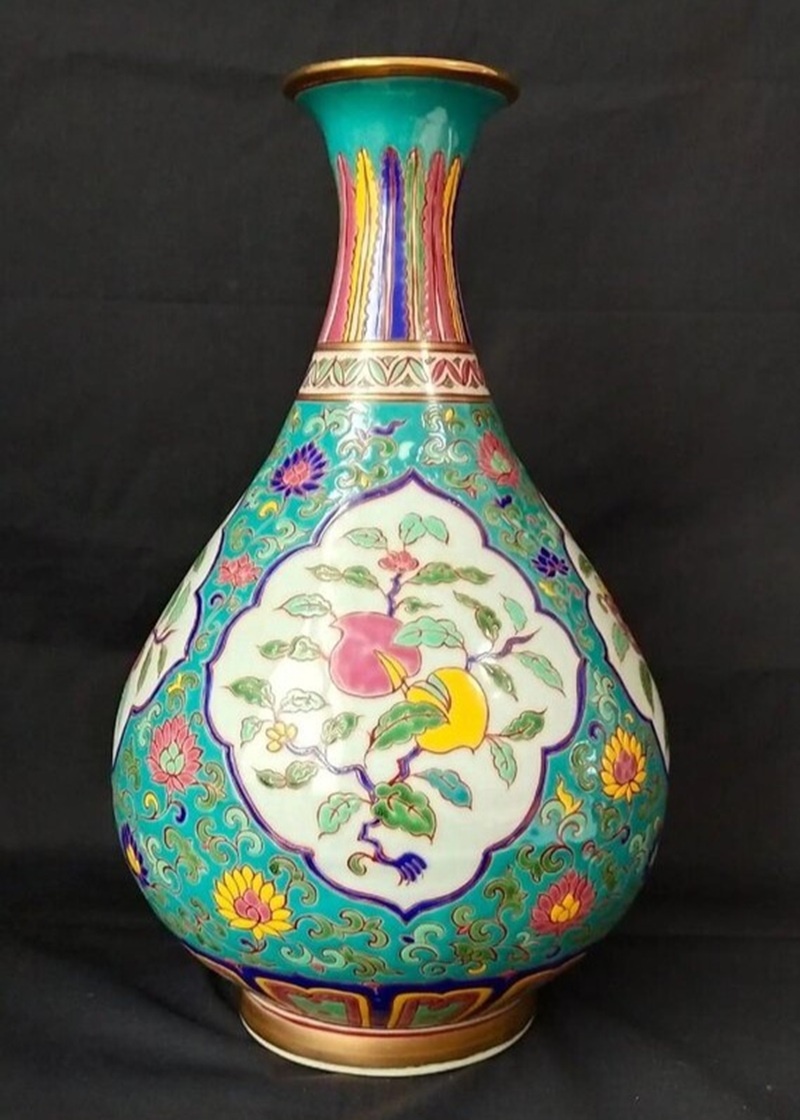 Фарфоровая ваза эпохи династии Мин