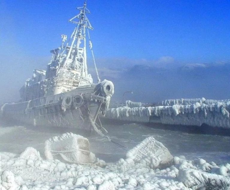 Фото из инета. Сильнейший бора в 1993 году.