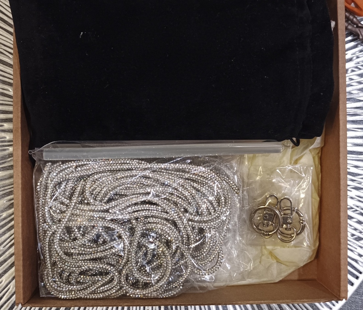 содержимое готового набора для плетения сумки. здесь и далее все фото сделаны автором блога