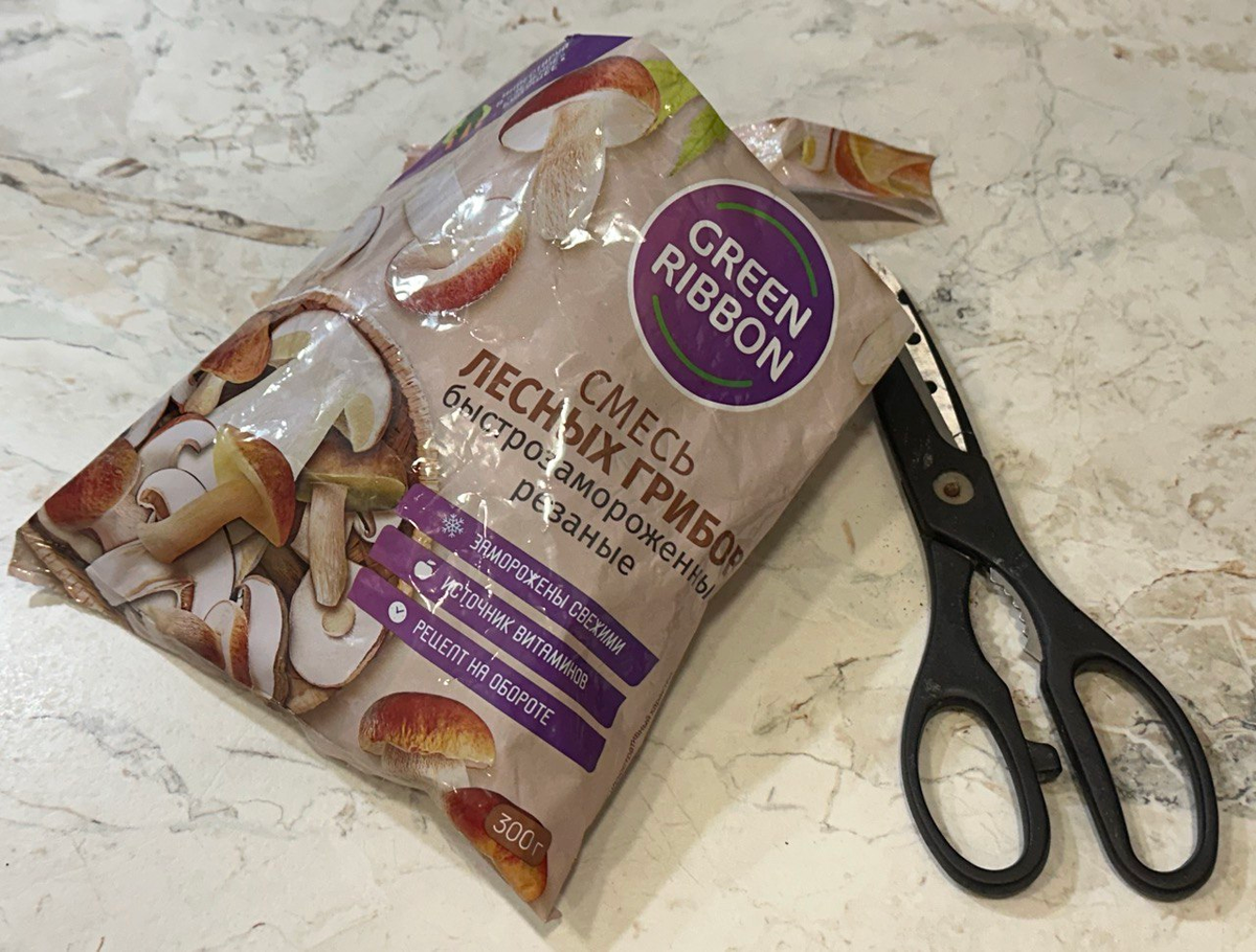 Смесь быстрозамороженных лесных грибов. Фото автора