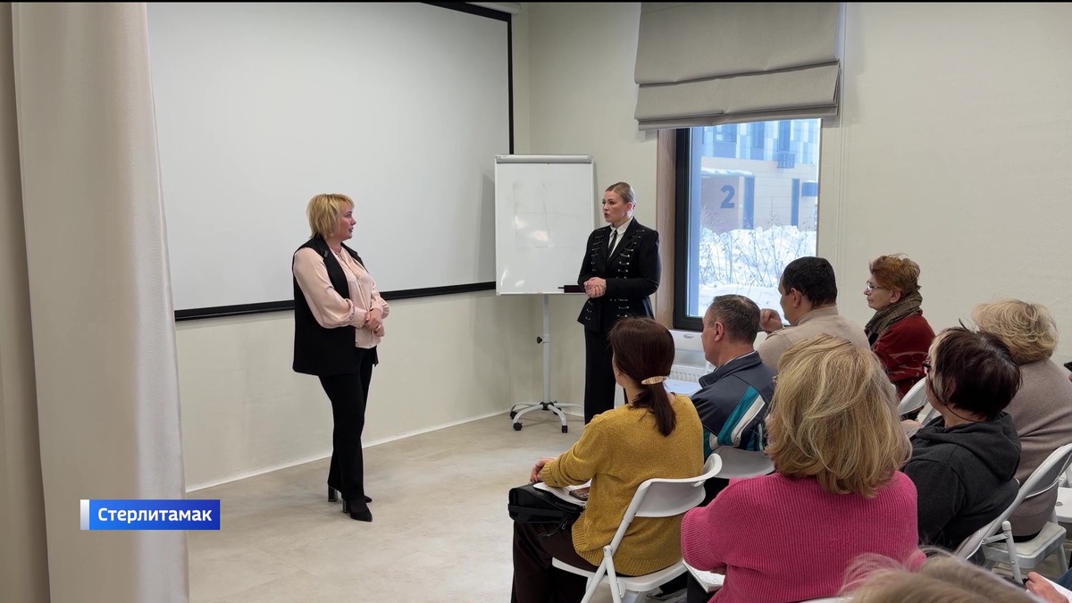    В Стерлитамаке прошла акция «Школа старшего по дому» от партии «Справедливая Россия»