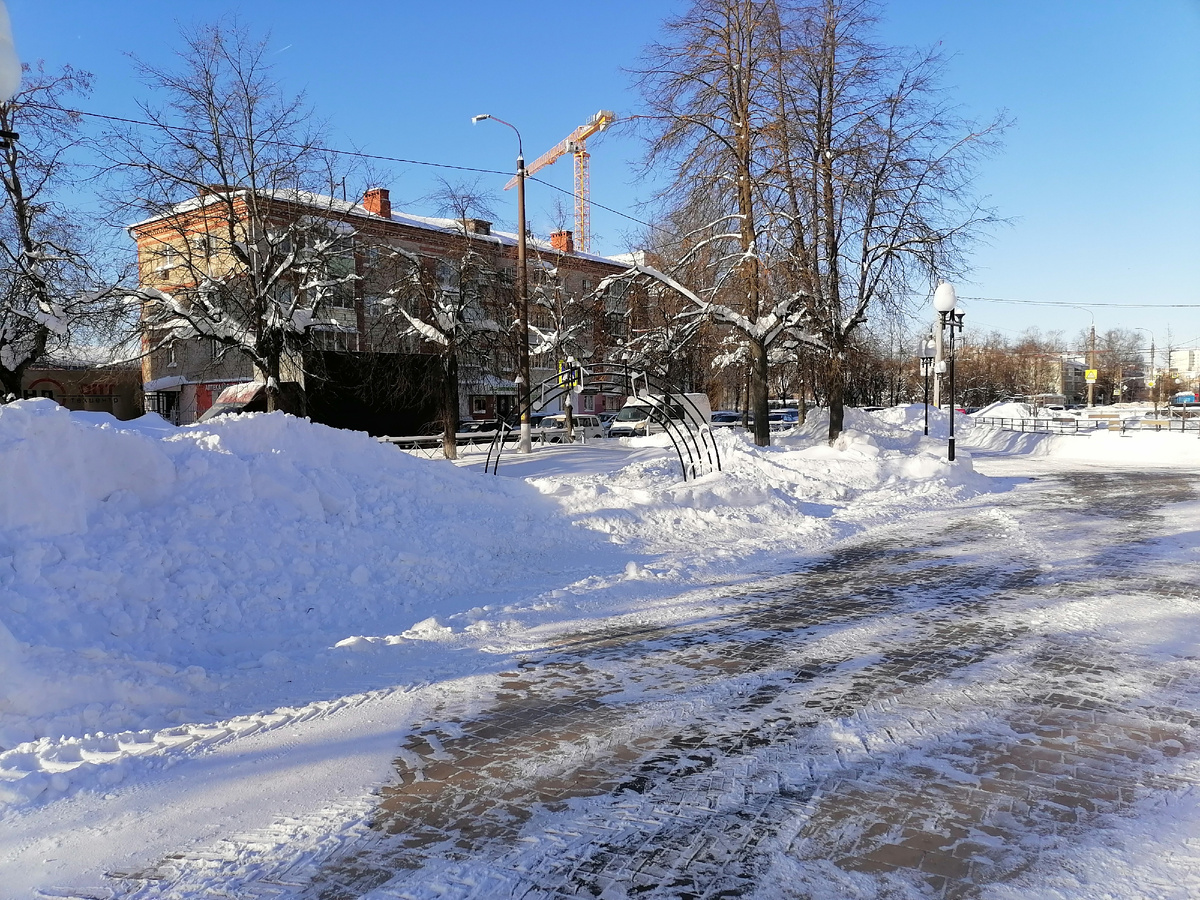 Вид на строительство со стороны сквера Чайковского