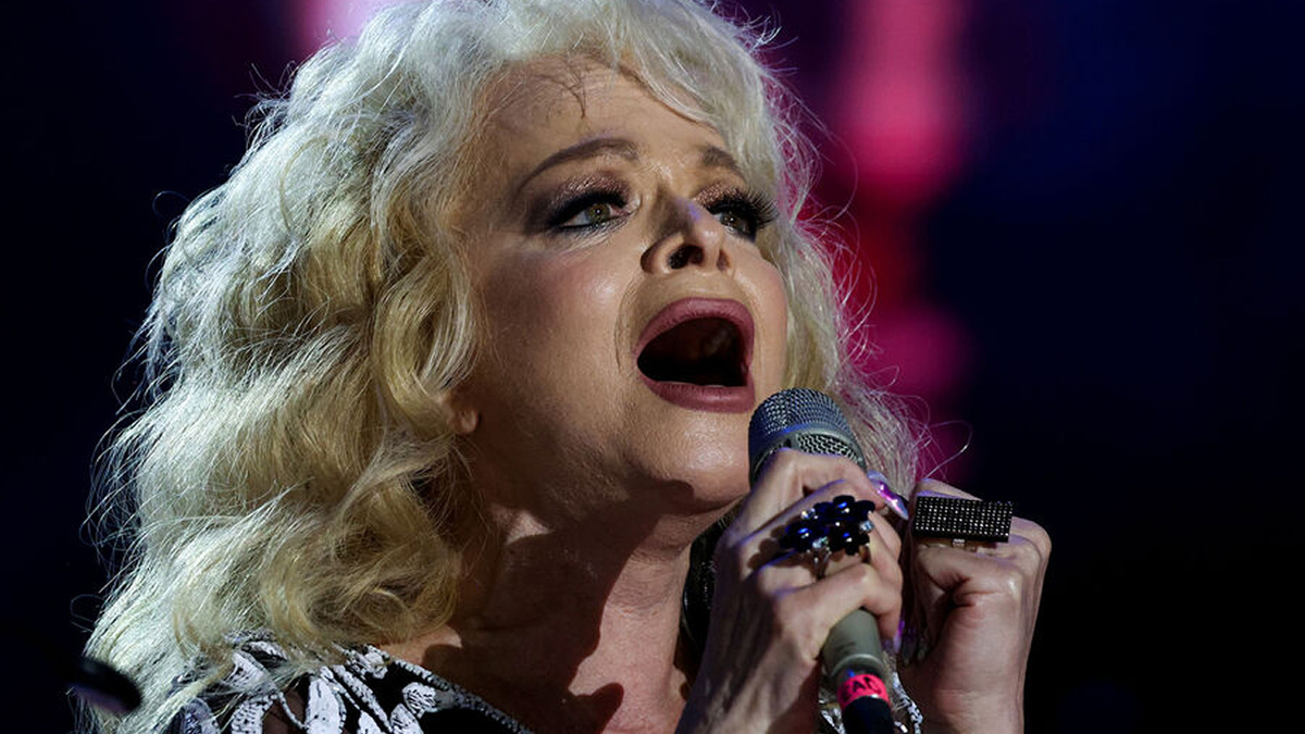 Шантаж и угрозы накануне концерта: у Долиной пытались вымогать деньги