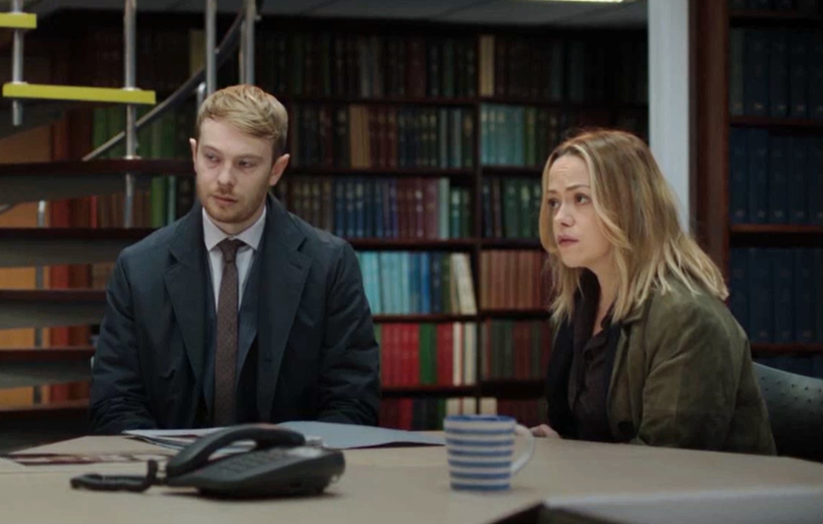 Сержант Оуэн Вон и инспектор Кади Джон. Кадр из сериала "Скрытое".