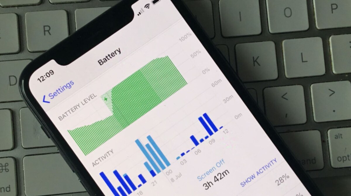    Смотрим, как повлияла iOS 26.2.1 на время работы iPhone. Фото: appleinsider.com