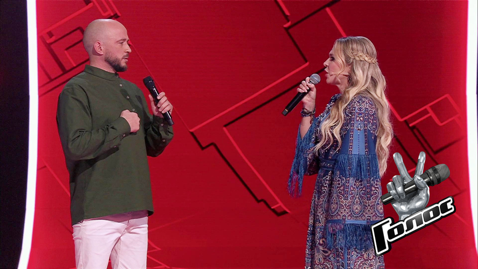 Аксютик извизжала всю студию, но с первых же нот наставники развернулись. Как по команде?