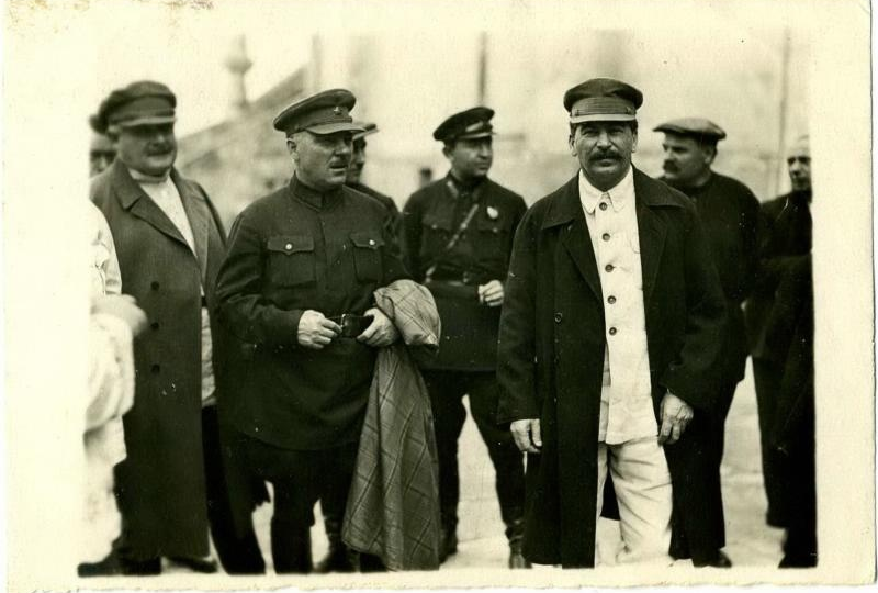 Иосиф Сталин открыл торжественный митинг посвященный Одиннадцатилетию Конституции СССР