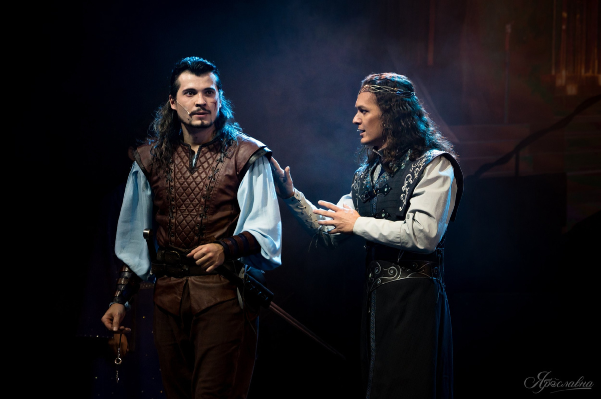 Свадебный выкуп добыть - Сильмарилл
Тингол владыка мне поручил.
Если б один мог я это исполнить,
Мне не пришлось бы о клятве напомнить. (с) Фото Я. Олещук