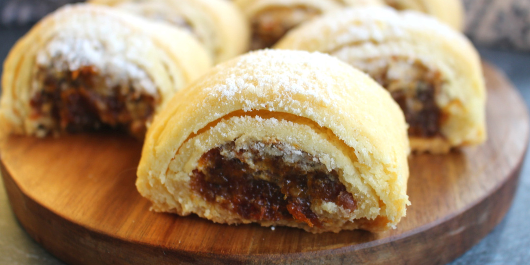 Песочное печенье с курагой и орехами в духовке