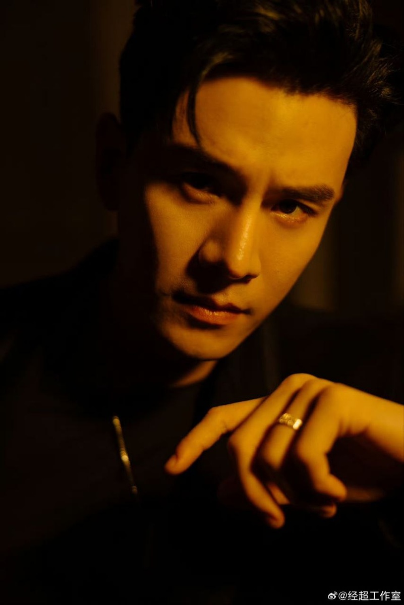 Актёр Цзин Чао, 39 лет. Смотрите галерею...