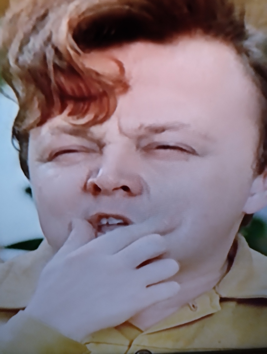 "Здесь главное всё быстренько". Кадр из кинофильма "Не может быть". 