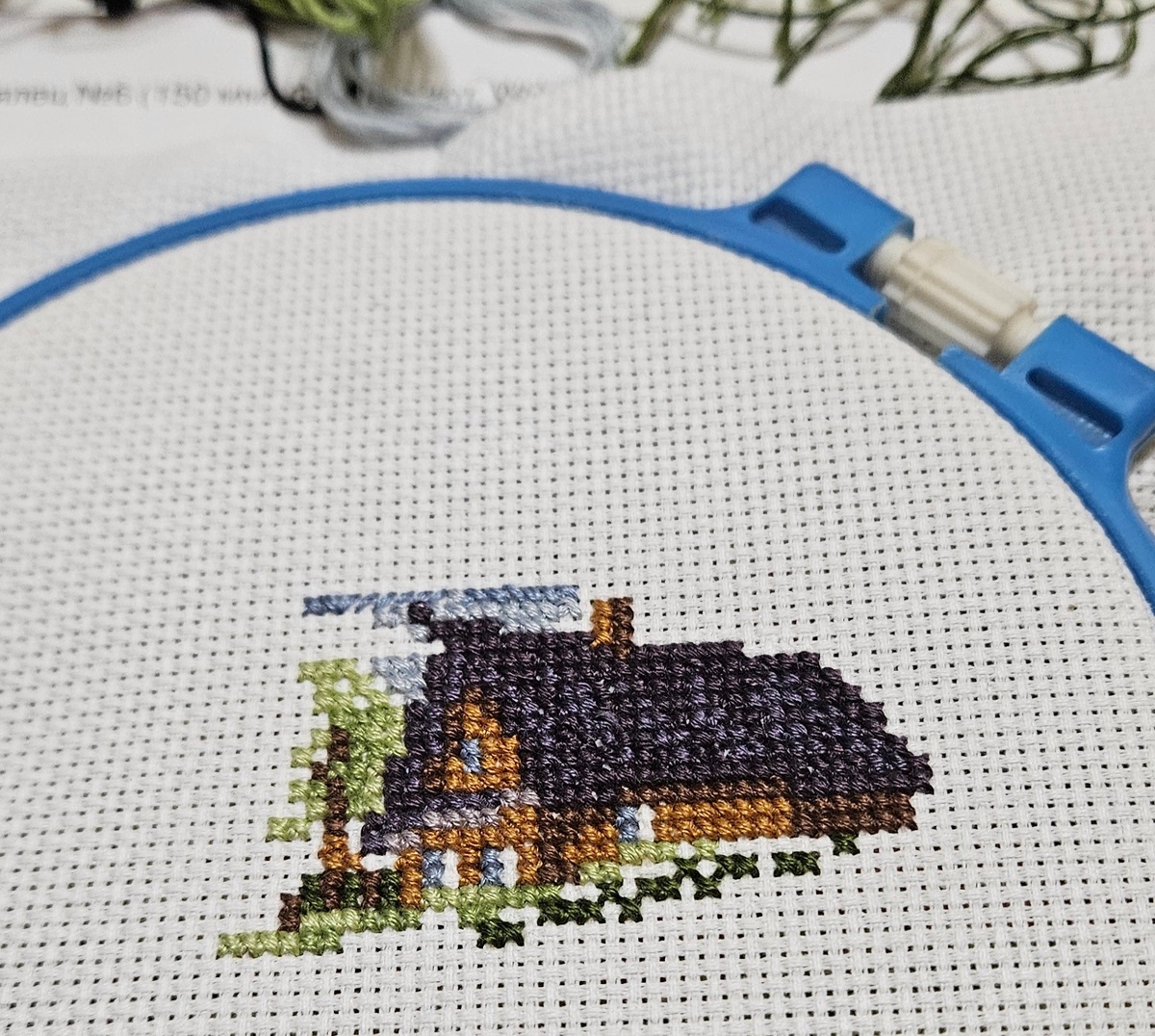 Можно полистать как рос домик