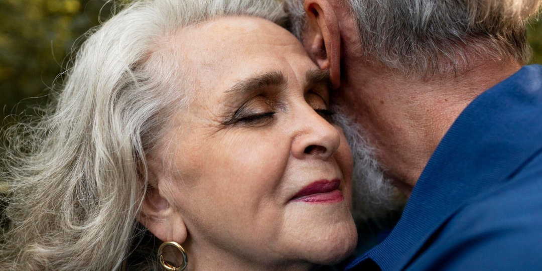 Что ищет мужчина в женщине после 60: неожиданные требования к отношениям