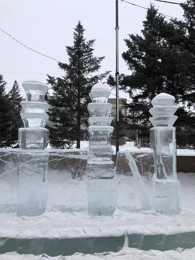 Коновязь для коня - сэргэ - ставили кочевники раньше юрты.