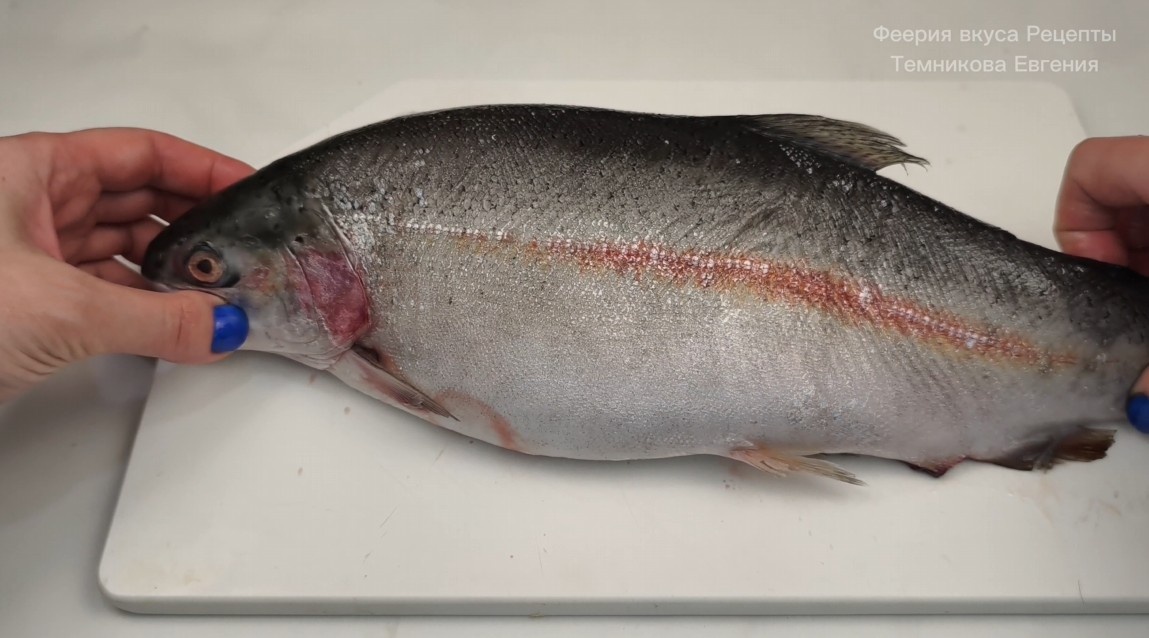 Форель попалась без сюрприза в виде икры, внутри были молоки и я их обычно выбрасываю. Видимо, до Луганска форель с икрой не доезжает.