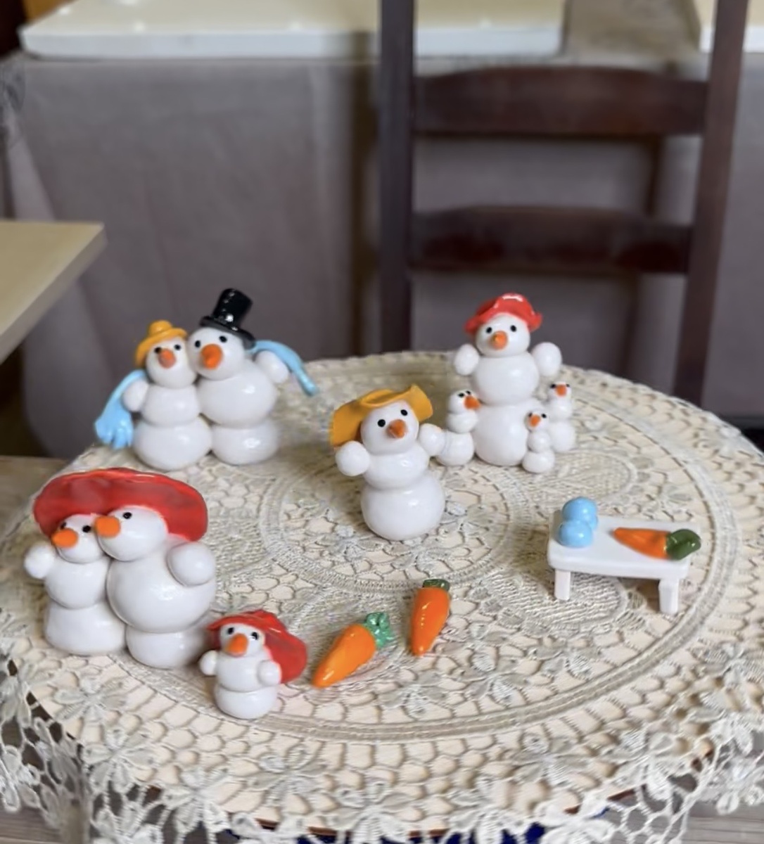 Семейство снеговичков