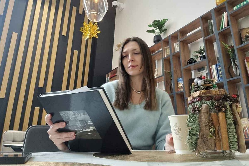    В кафе можно выбрать книгу на вечер, почитать или провести время с близкими, попробовать свежую монастырскую выпечку и выпить травяной чай. Алиса ТИТКО