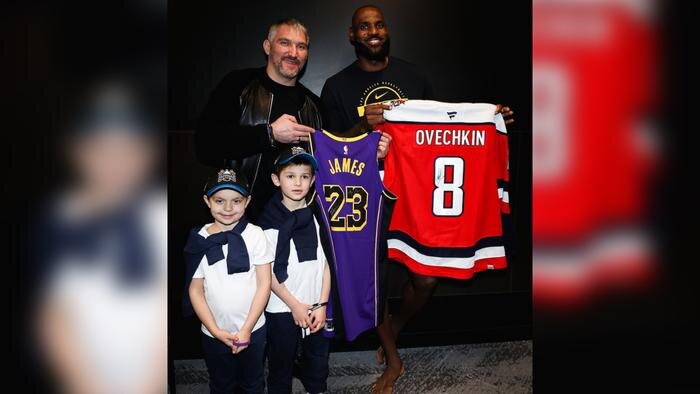 Овечкин с детьми и Леброн Джеймс. Обложка © Х / Capitals