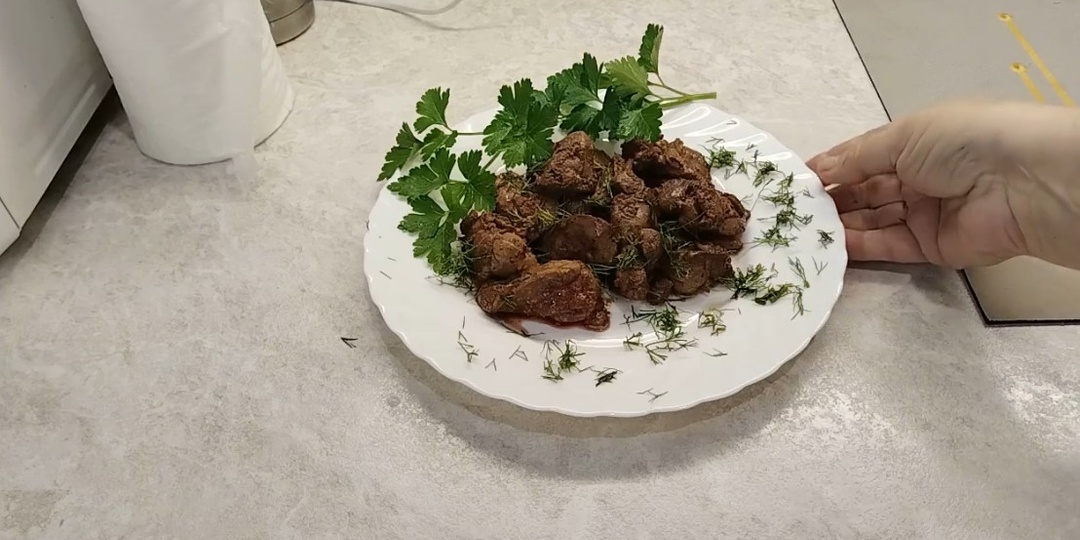 Как вкусно пожарить куриную печень на сковороде с луком.