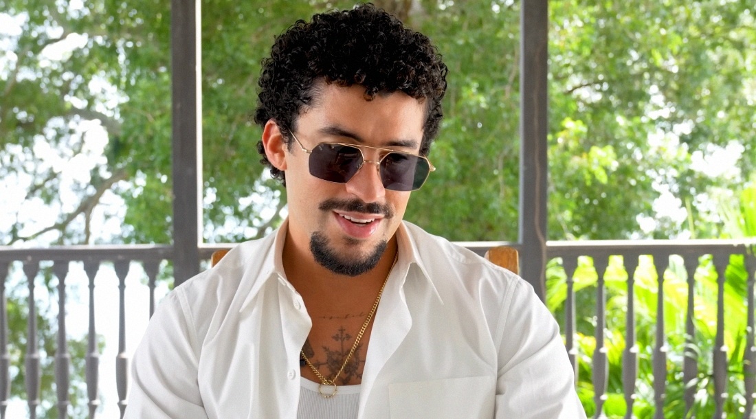     Bad Bunny / Скриншот из видео «Bad Bunny Answers Your Questions on Movies, Tattoos, Breakfast, and More»