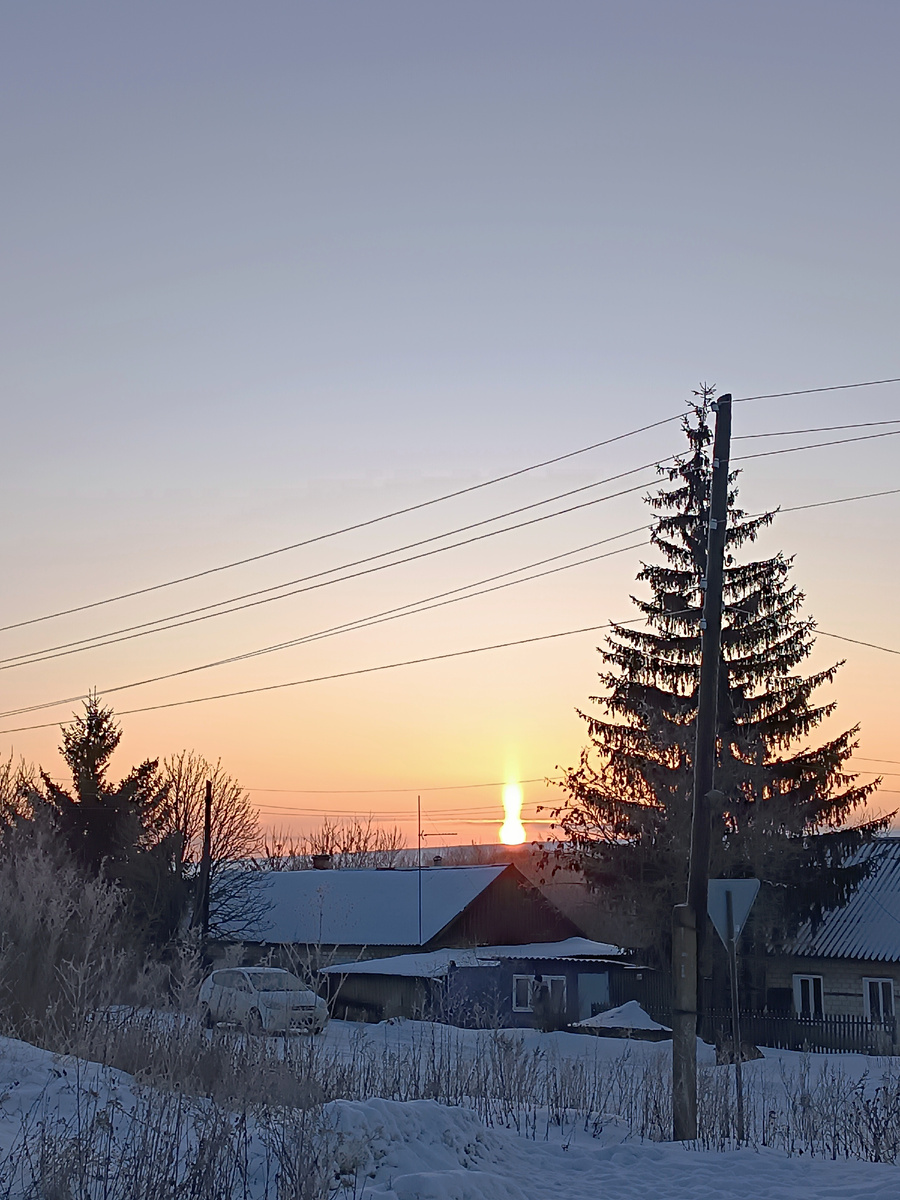 Восход морозным утром в деревне