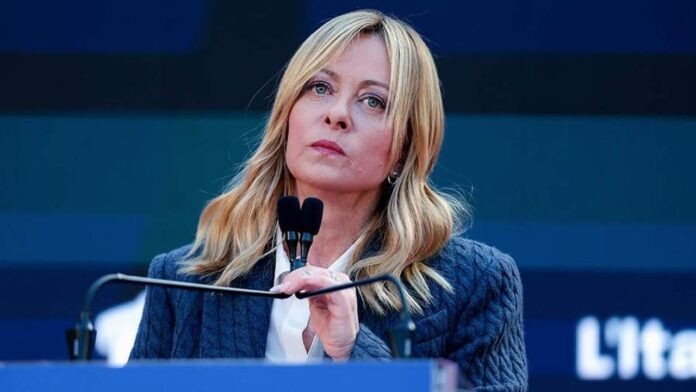    Образ Европы, переживающей смену психологического настроя: от комплекса неполноценности к мании величия