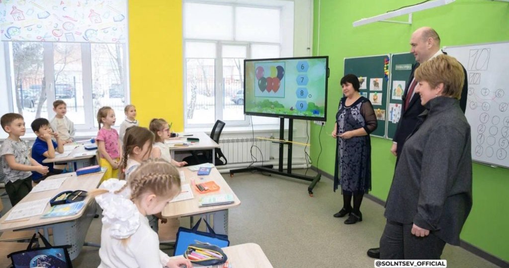 Губернатор Евгений Солнцев проверил реализацию проекта реконструкции школ в Орске