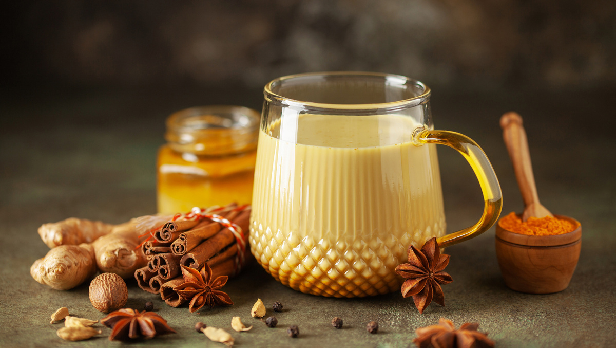     Фото: NatalyaBond/Shutterstock/FOTODOM Коричный альдегид, содержащееся в корице, «обманывает» нашу нервную систему. Имбирь и мускатный орех не вызывают такого же физического ощущения тепла, но их польза не менее заметна