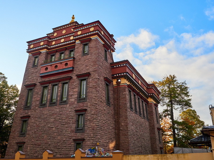 Вот как-то с этой стороны. Фото из Интернета