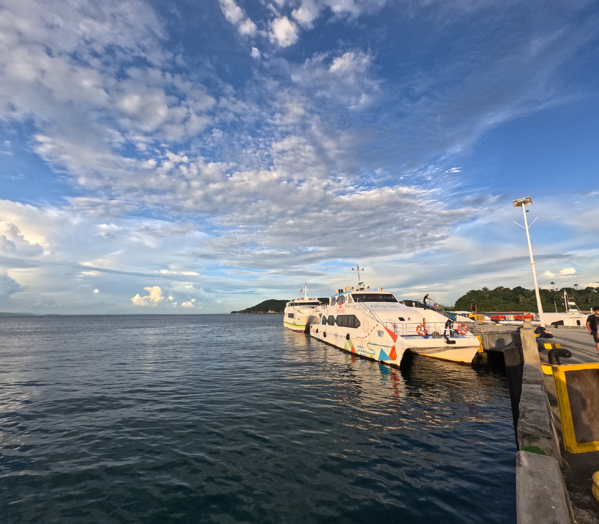 паром, на котором мы приплыли на остров Миндоро