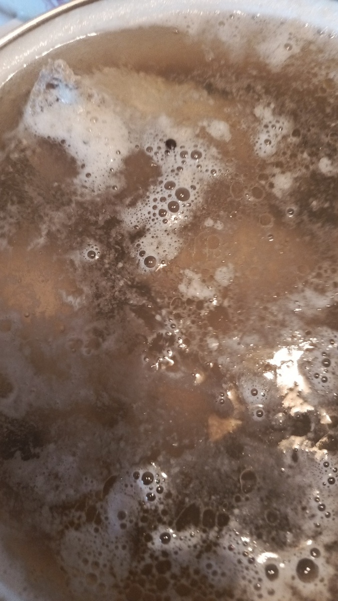 Закипит - снять пену. Фото автора.