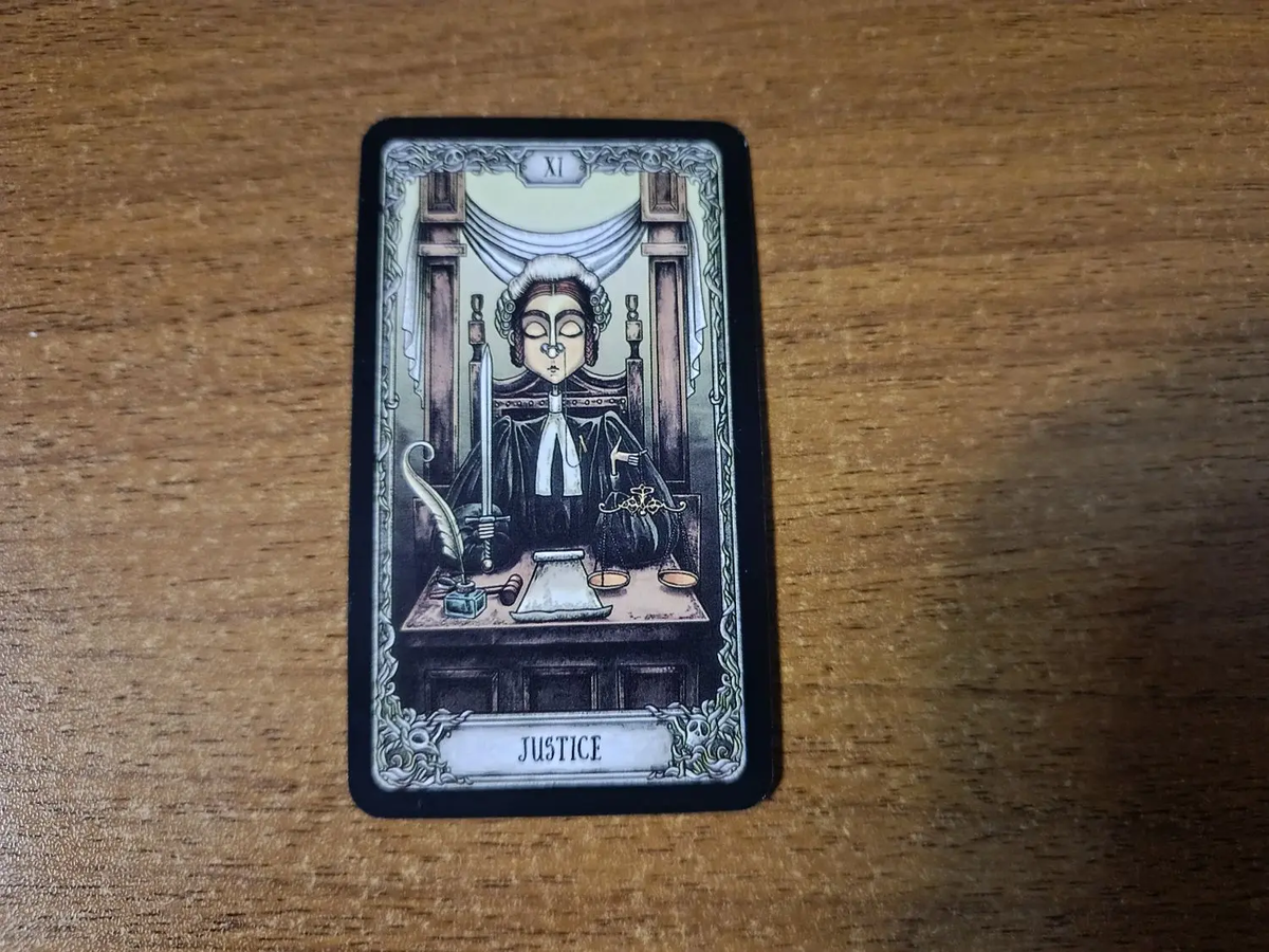 Карта Таро XI Справедливость