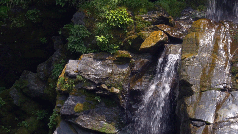 Вода течёт бесконечно, так и наша жизнь может течь бесконечно.