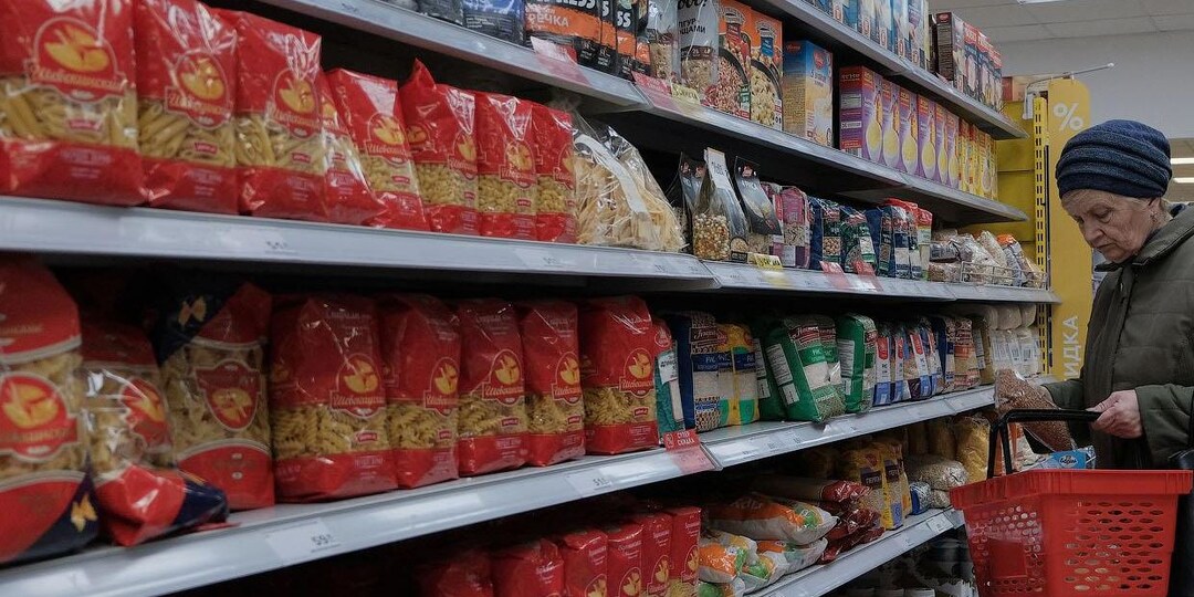 Мы стали меньше покупать продуктов, и сами ухудшили ассортимент в магазинах