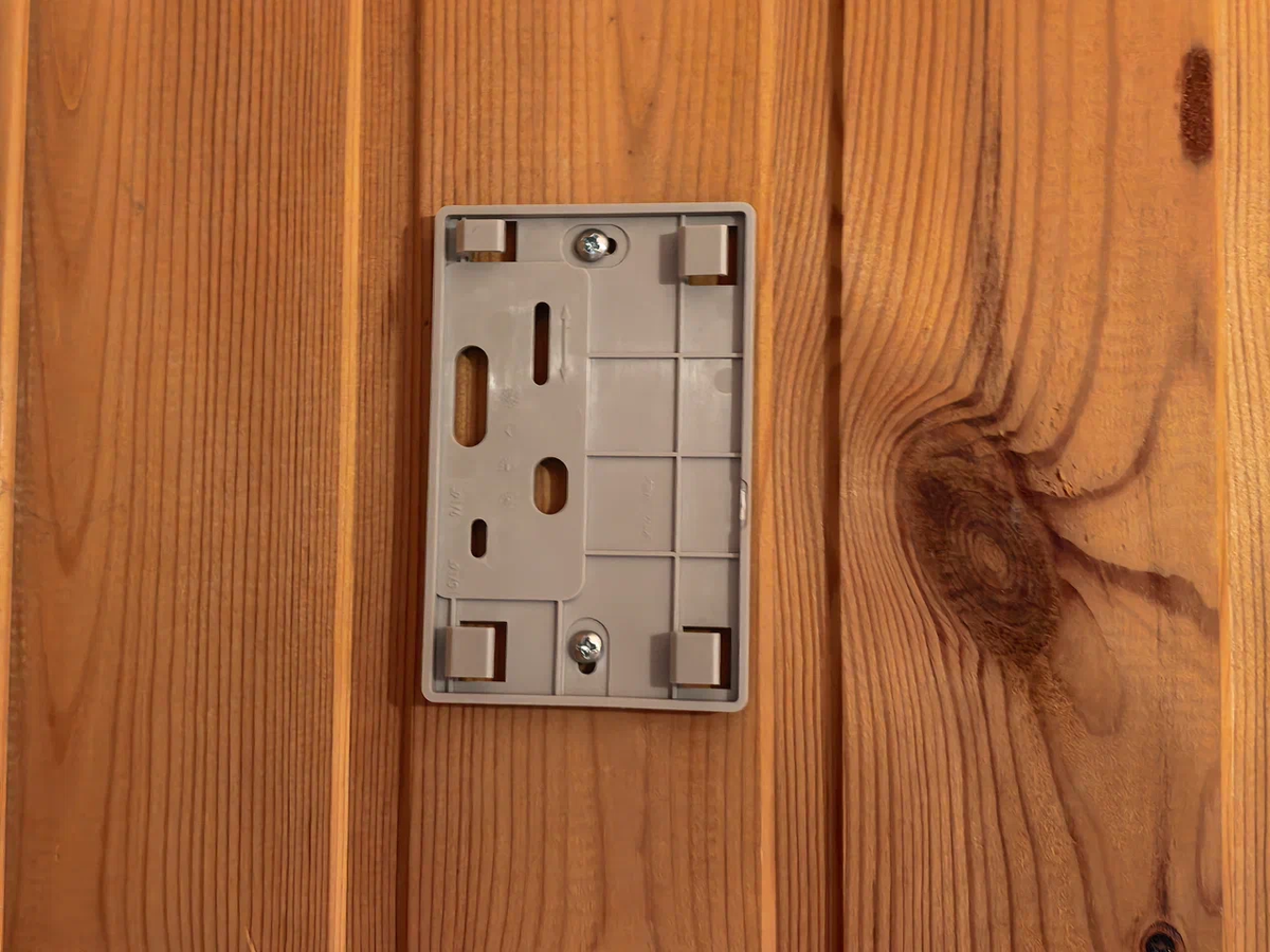 Крепление на потолок или стену, Orbiter 6 в него просто защёлкивается