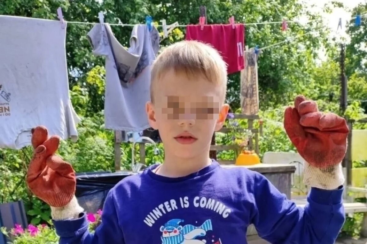    Пропавший в Петербурге 9-летний мальчик подрабатывал мытьем стекол авто
