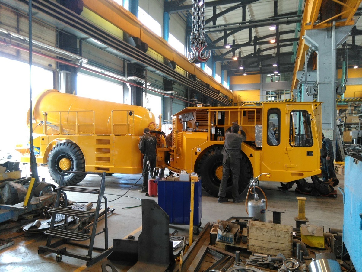 Горно-шахтная техника для доставки цементной смеси