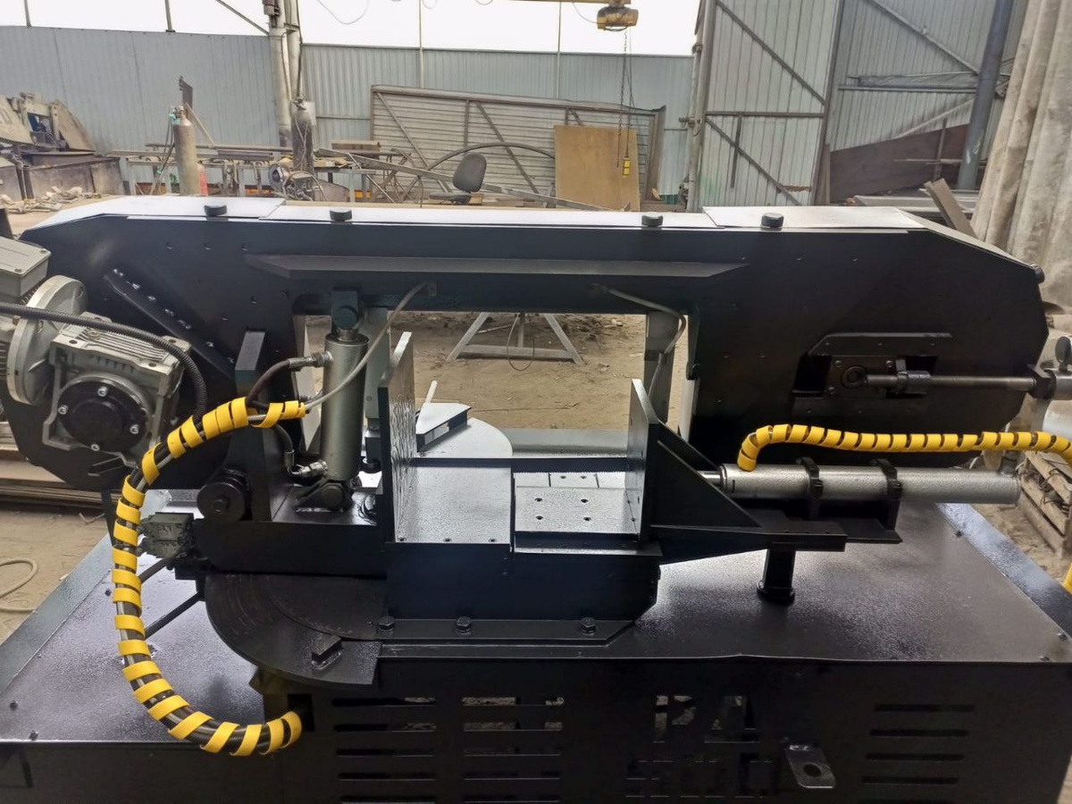 Заказать ленточную пилу по металлу