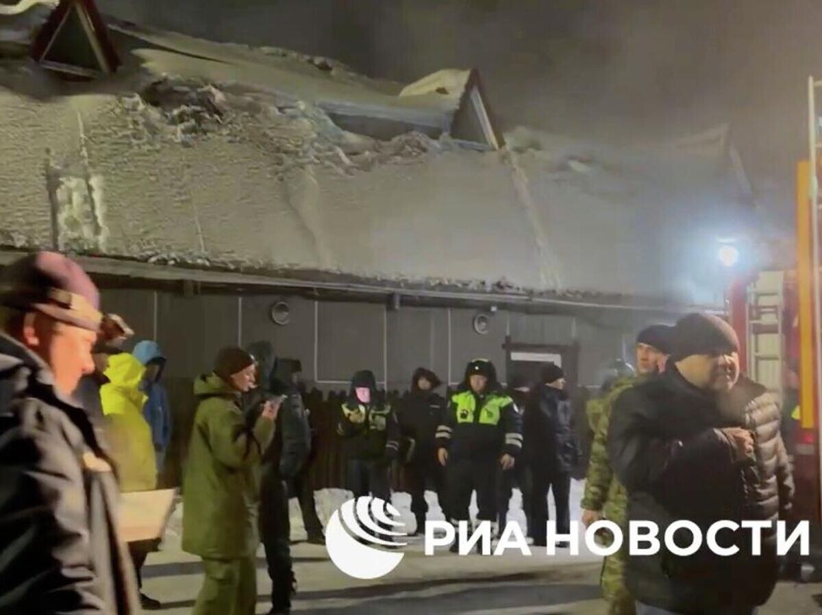     На месте пожара в частной сауне в Прокопьевске Кемеровской области | © РИА Новости