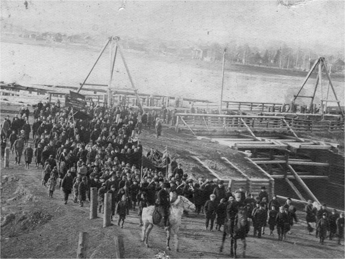 Демонстрация на плотине.