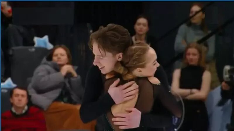    Алиса Двоеглазова и Андрей Мозалёв.Скриншот с видео