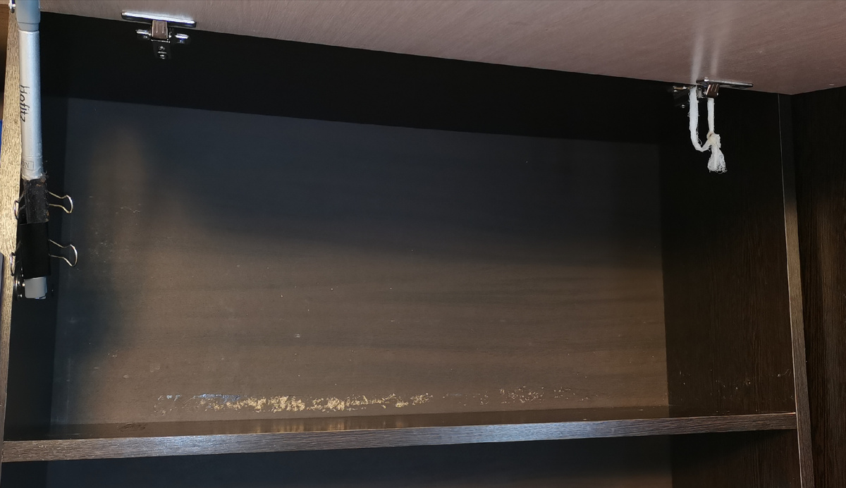 1 шаг. Освобождаем полку шкафа.